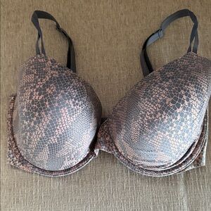 Victoria’s Secret Chic Snake Print Bra in Blue and Pink NWOT